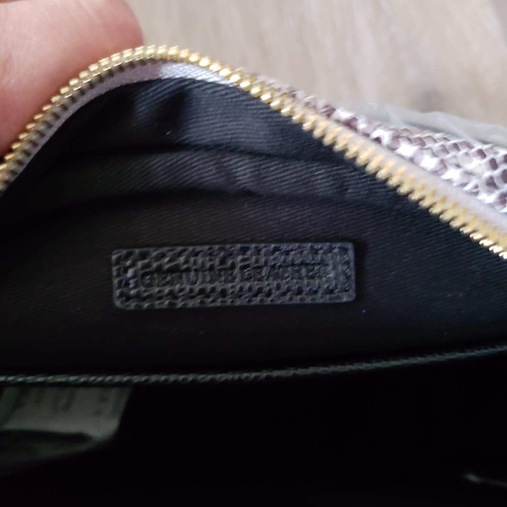 NWOT Leather crossbody bag w/ removable pouch - Picture 7 of 8